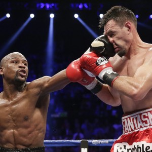 开云娱乐-詹姆斯亲自参与战术板设计分析，詹姆斯站上技术台