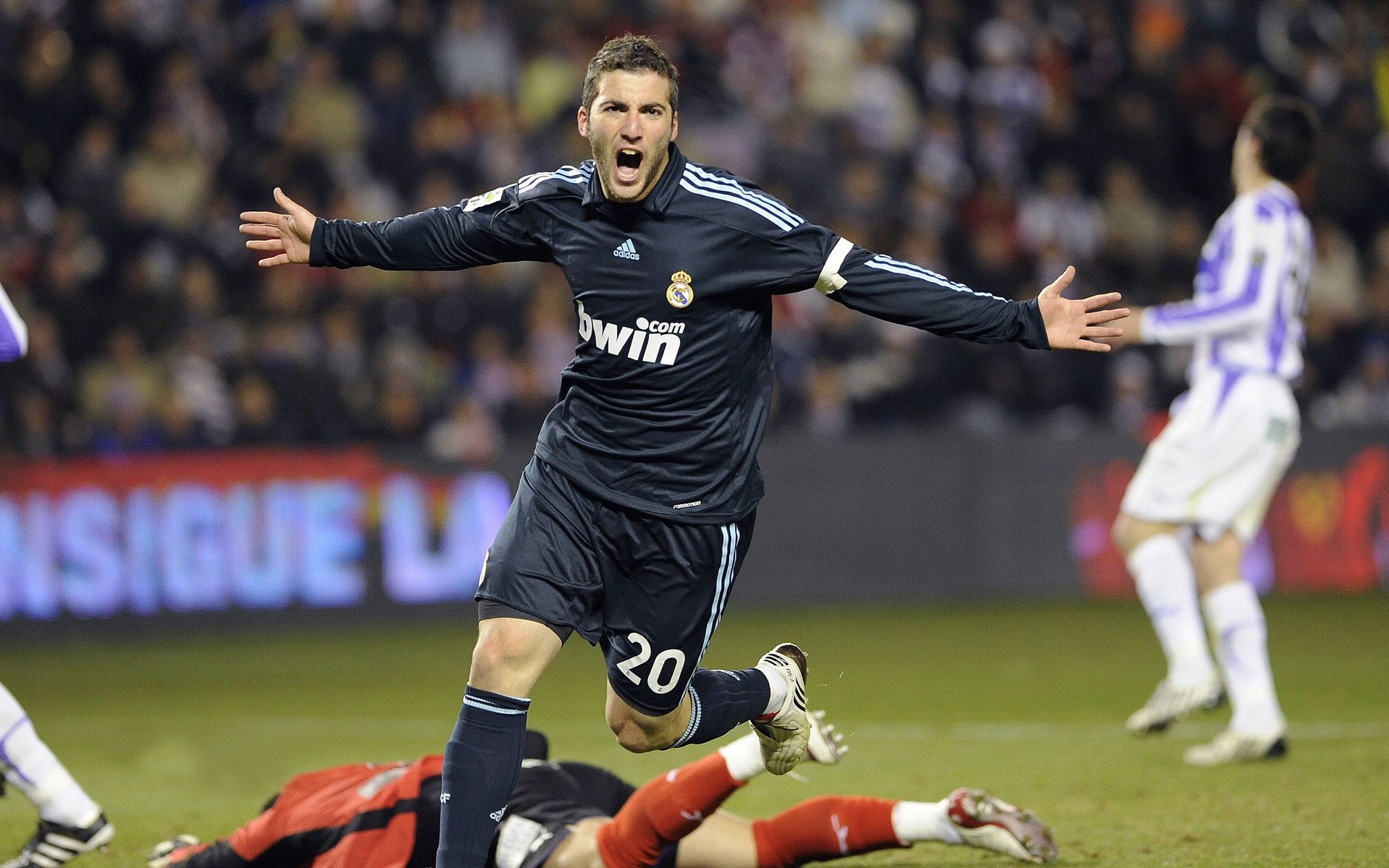 中超比赛引入边线视角直播增强观赛沉浸体验，中超观赛指南